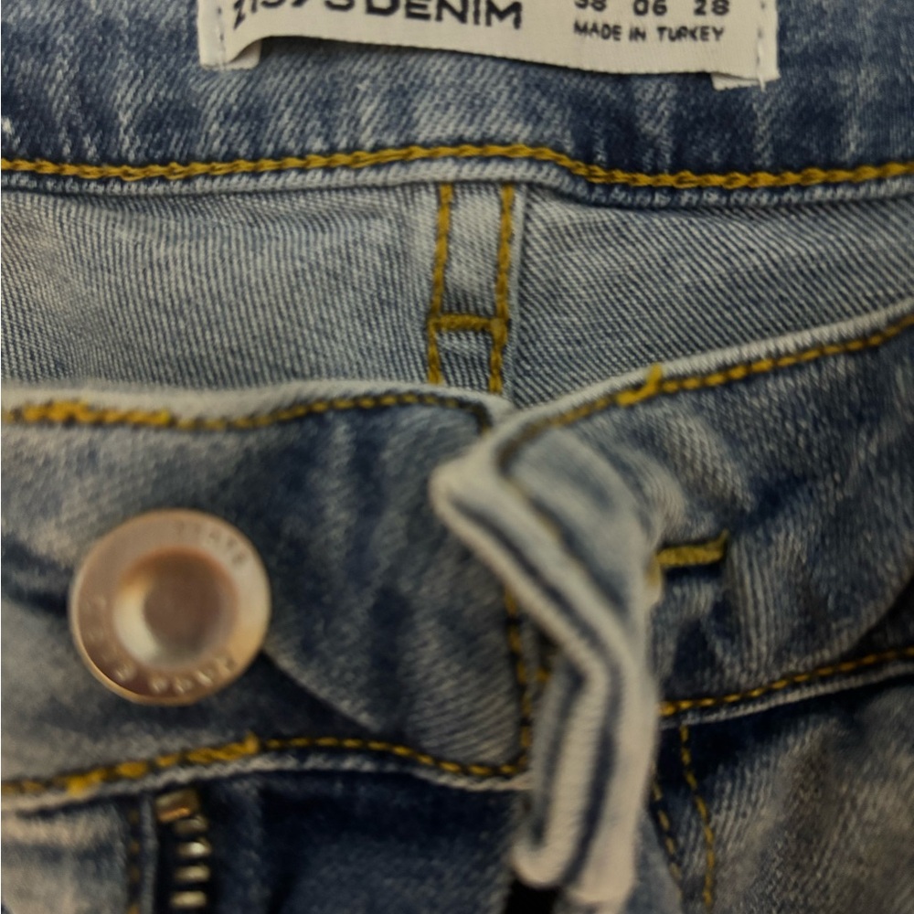 Zara Floral Embroidered cropped jeans - Picture 2 of 4